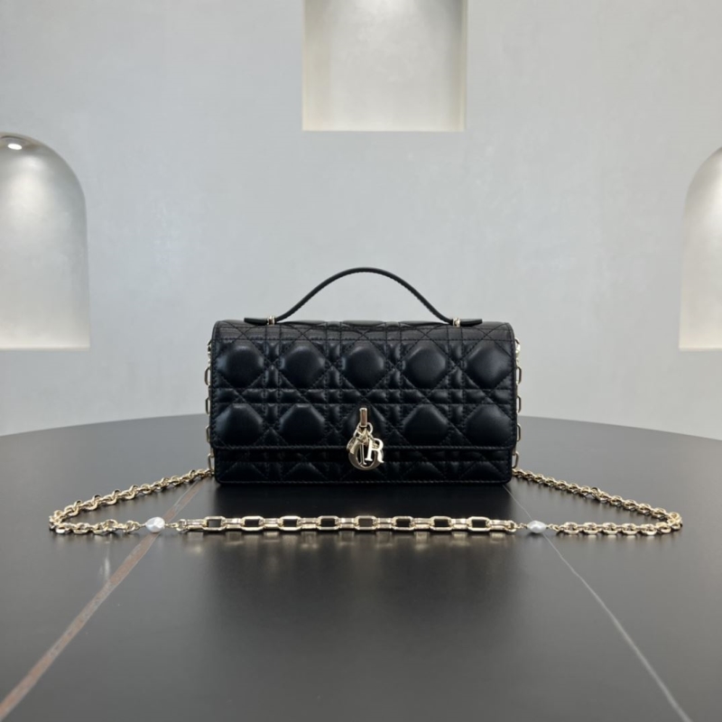 D*or top handle bags